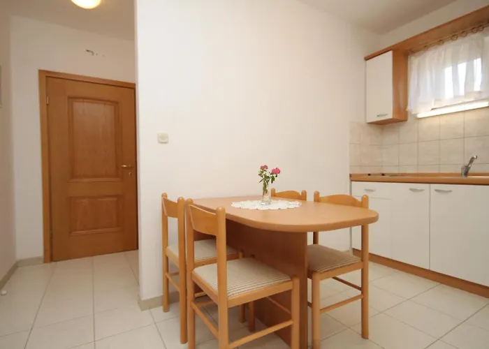 Apartment 2441a Vis